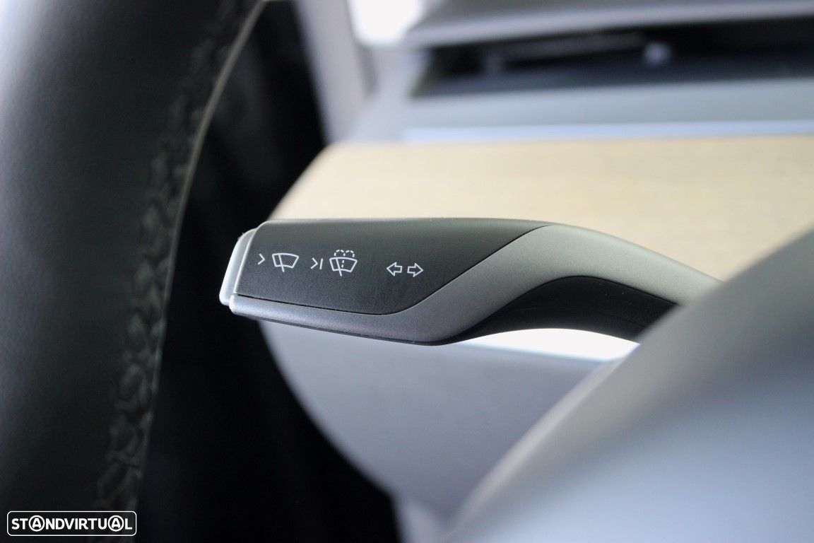Tesla Model Y - 24