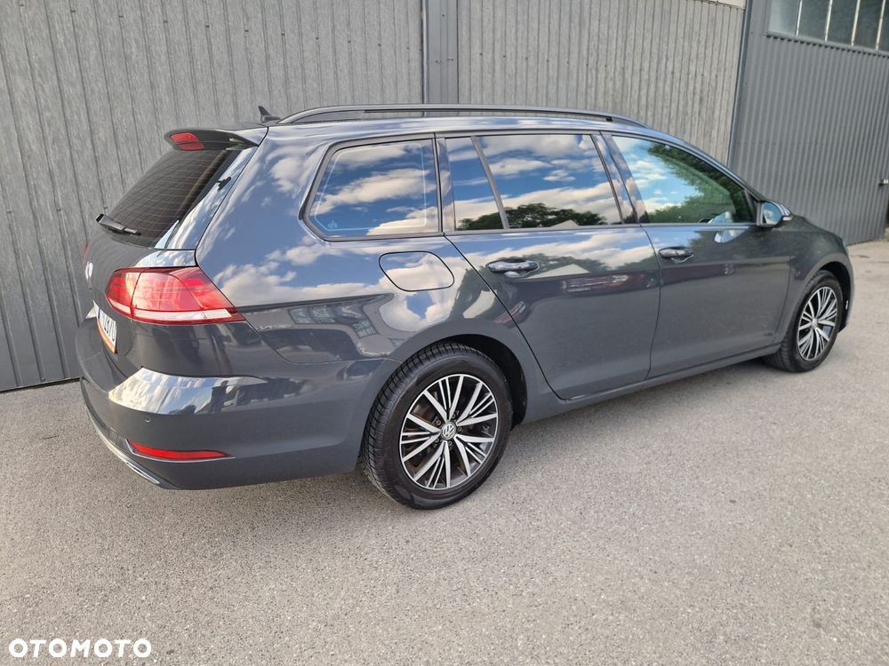 Volkswagen Golf - 6