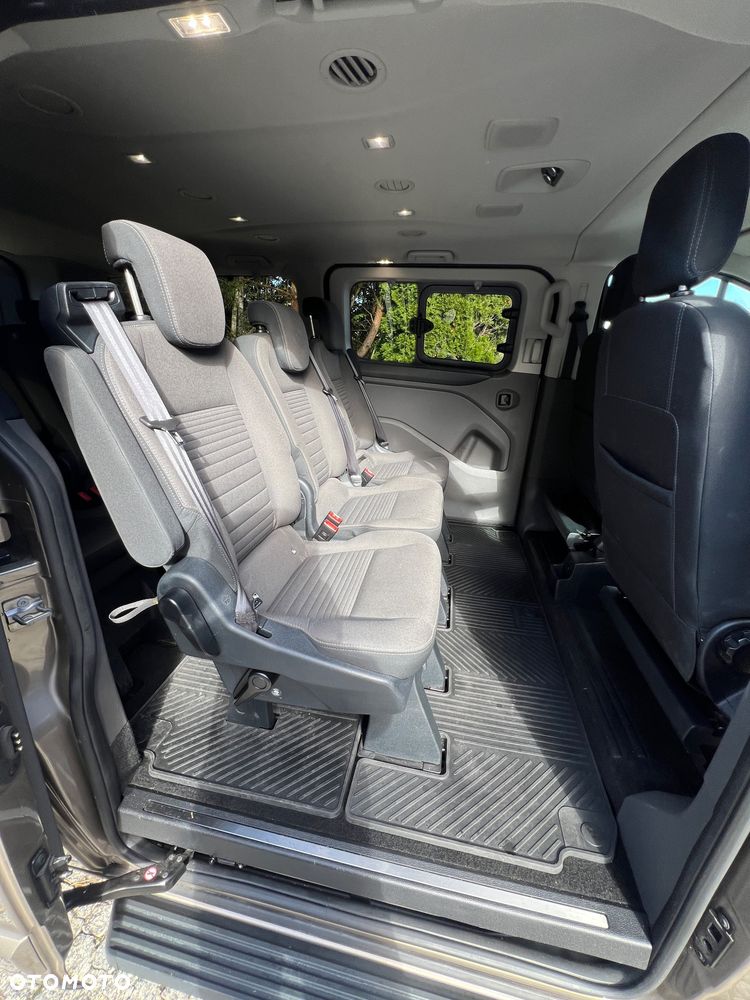 Ford Tourneo Custom - 11