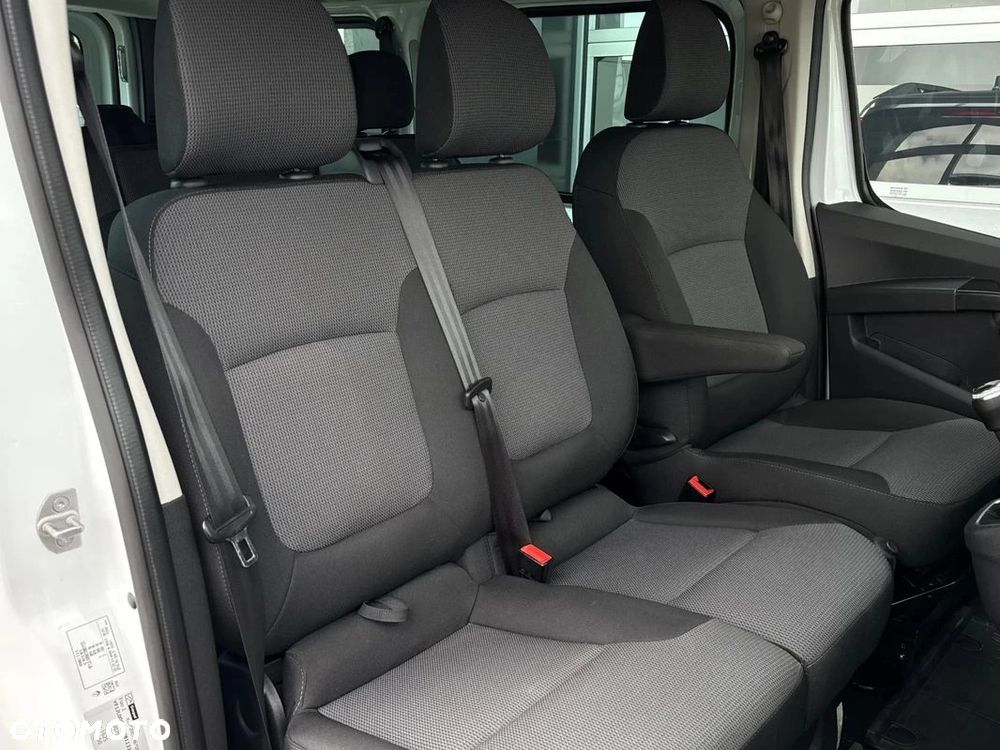 Renault Trafic 2.0 dCi - 11