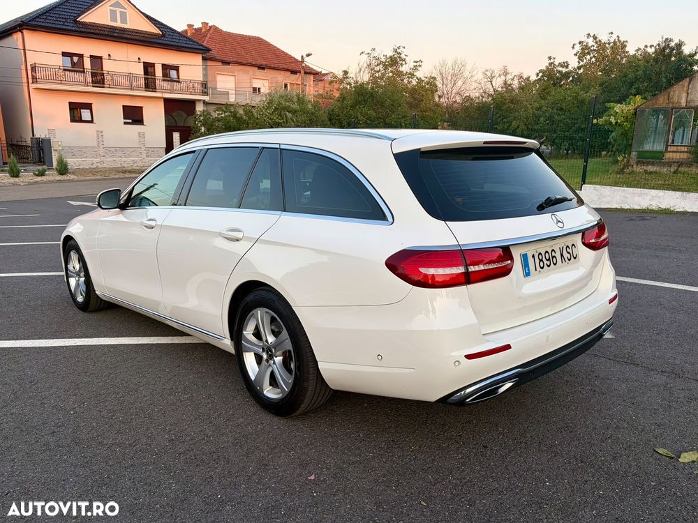 Mercedes-Benz E 220 d 4MATIC Aut. - 4