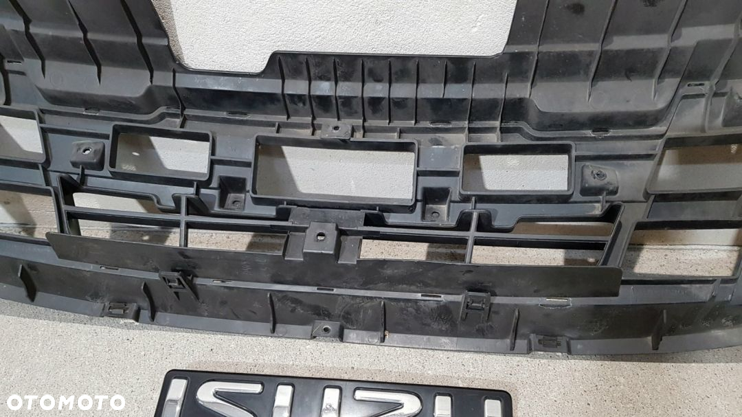 ATRAPA CHŁODNICY GRIL ISUZU D-MAX II 11- - 11