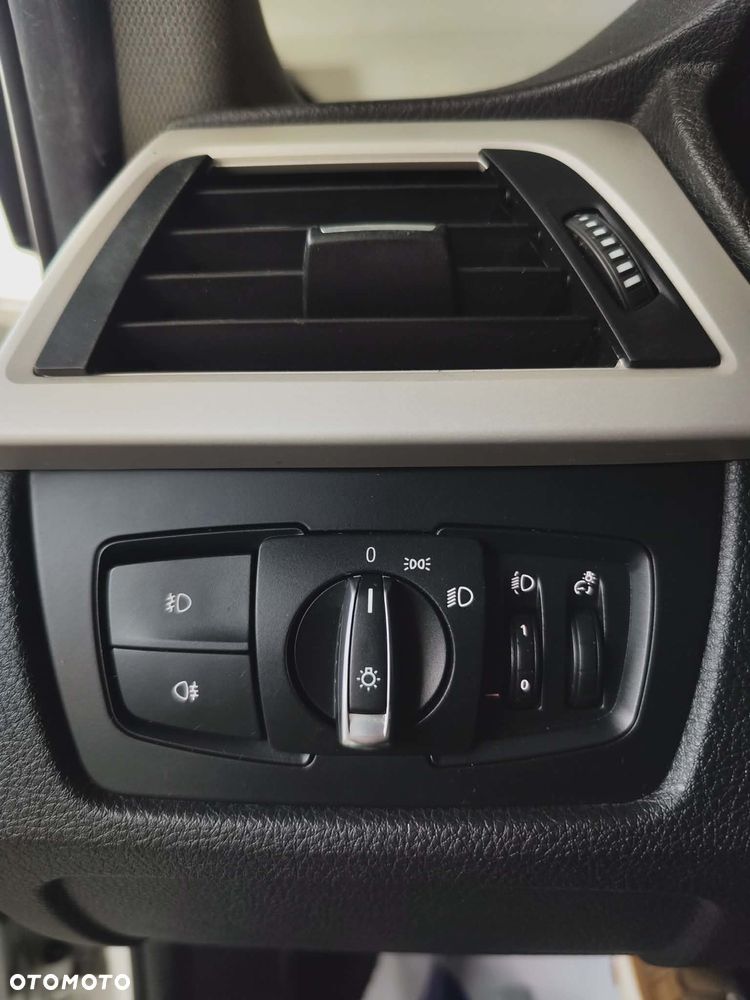 BMW Seria 3 318d Blue Performance Sport Line - 28