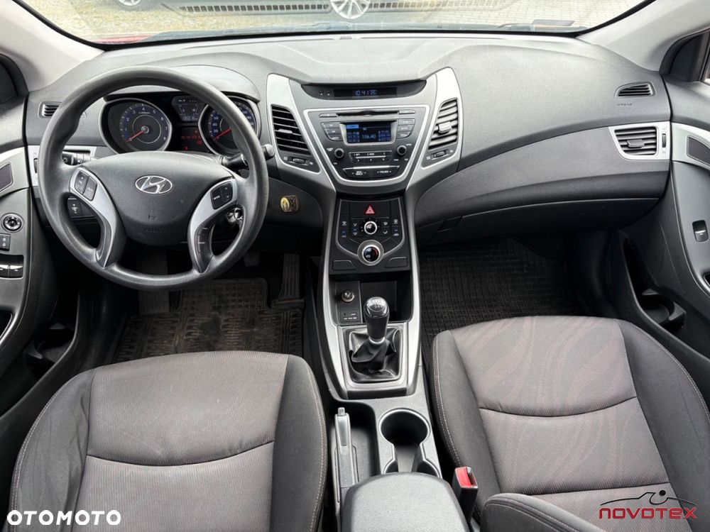 Hyundai Elantra 1.6 Style - 13