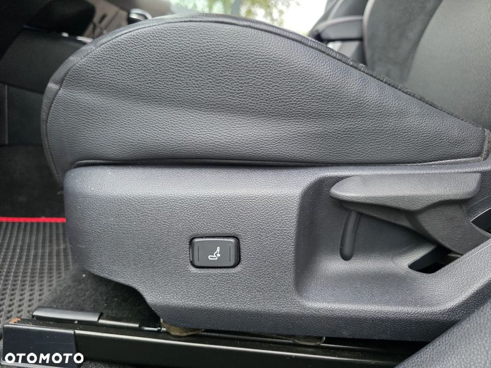 Toyota Corolla 2.0 Hybrid Executive - 12