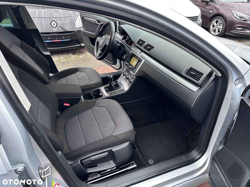Volkswagen Passat - 17