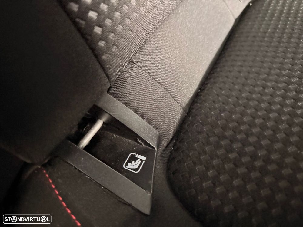 Ford Focus 1.0 EcoBoost MHEV ST-Line - 32