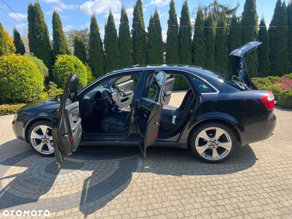 Audi A4 Limousine - 1