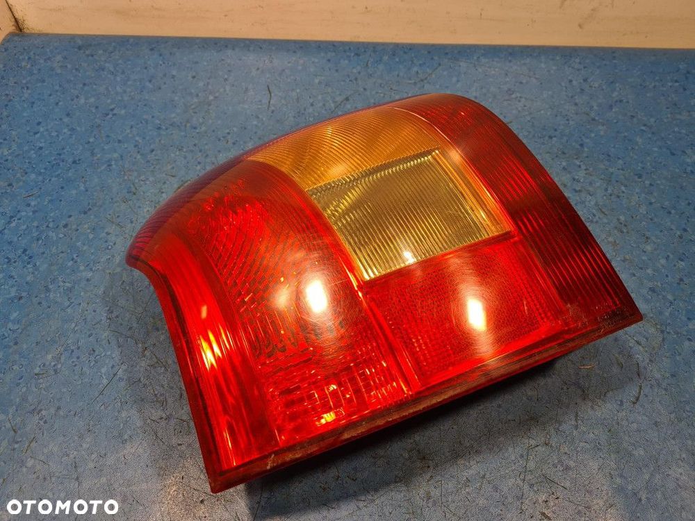 TOYOTA COROLLA E12 HB LAMPA TYŁ LEWA ZEWNĘTRZNA - 2