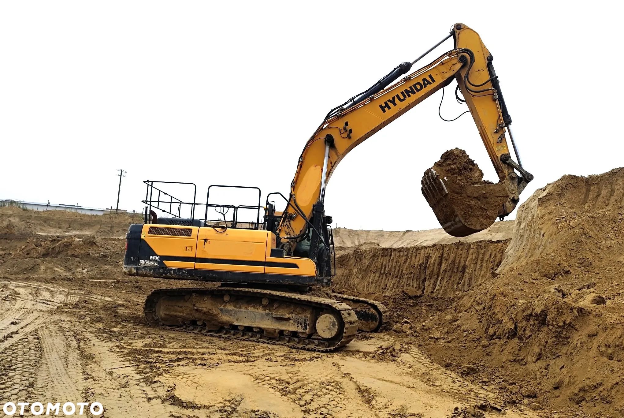 Hyundai HX-330 L - 1