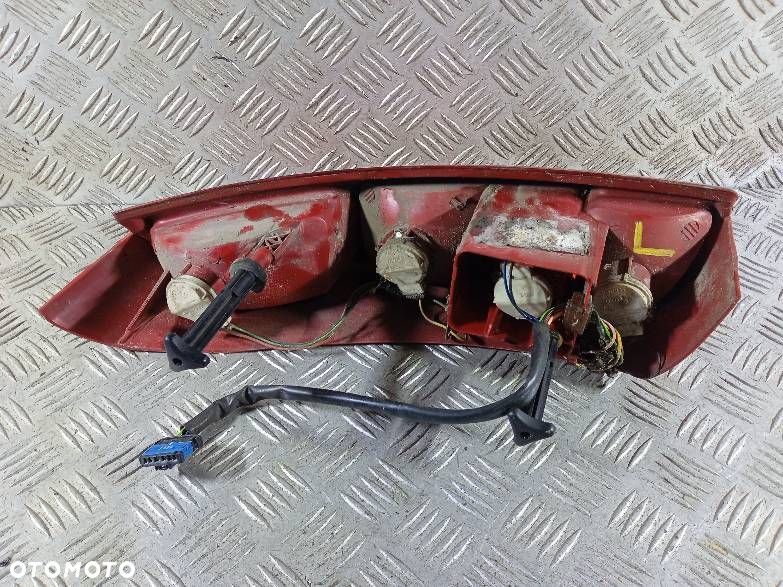 LAMPA LEWA TYLNA PEUGEOT 807 - 2