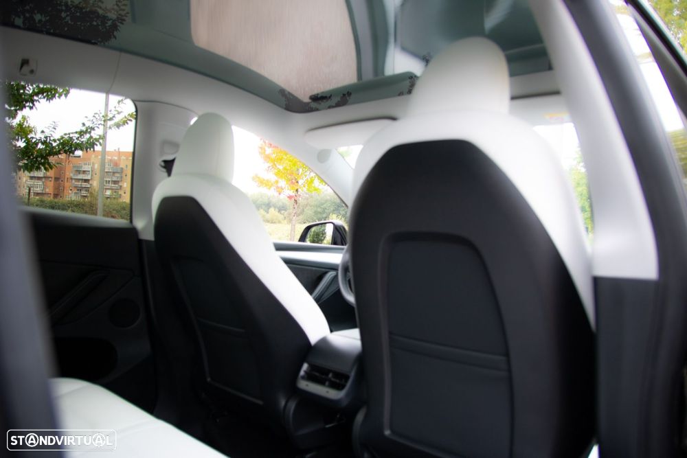 Tesla Model Y Long Range Dual Motor AWD - 35