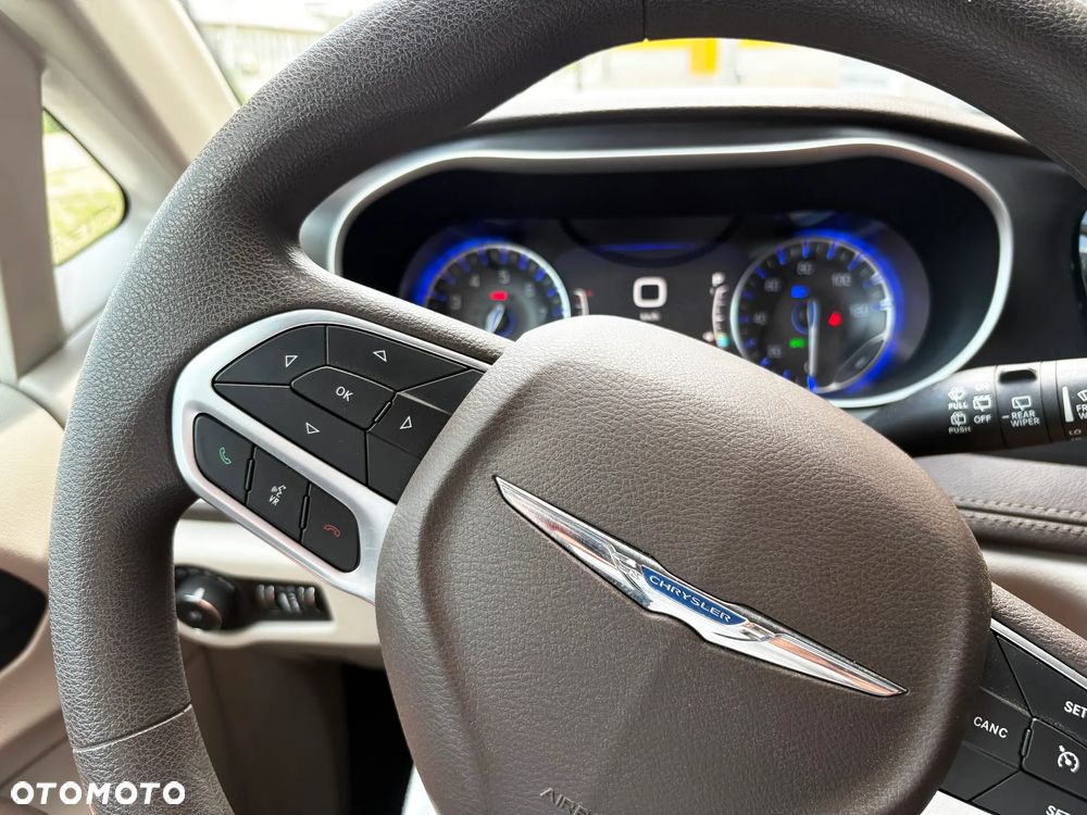 Chrysler Pacifica - 30