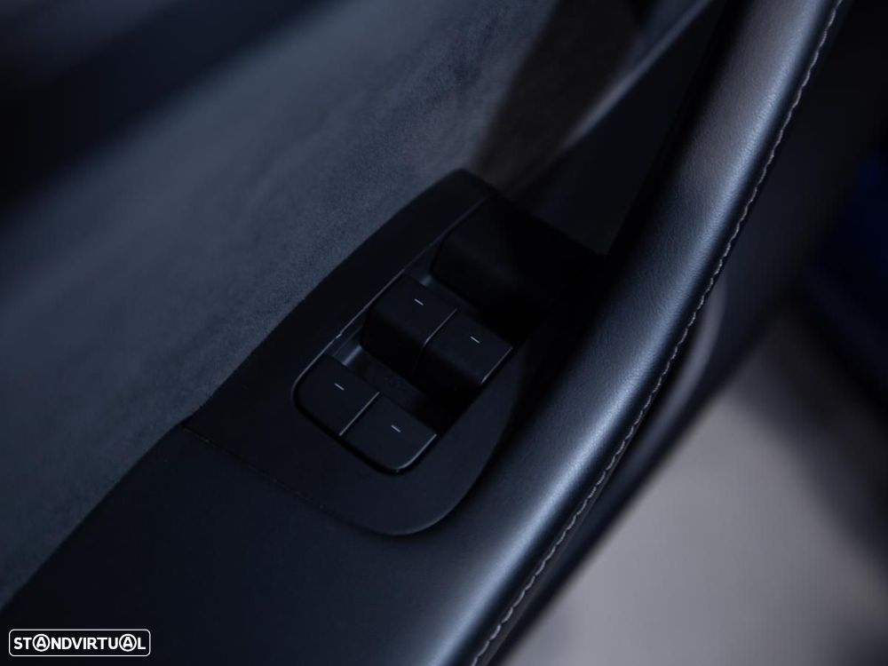 Tesla Model Y Long Range Tração Integral - 18