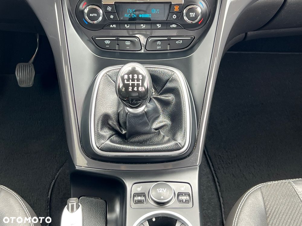 Ford Kuga 2.0 TDCi 2x4 Titanium - 33