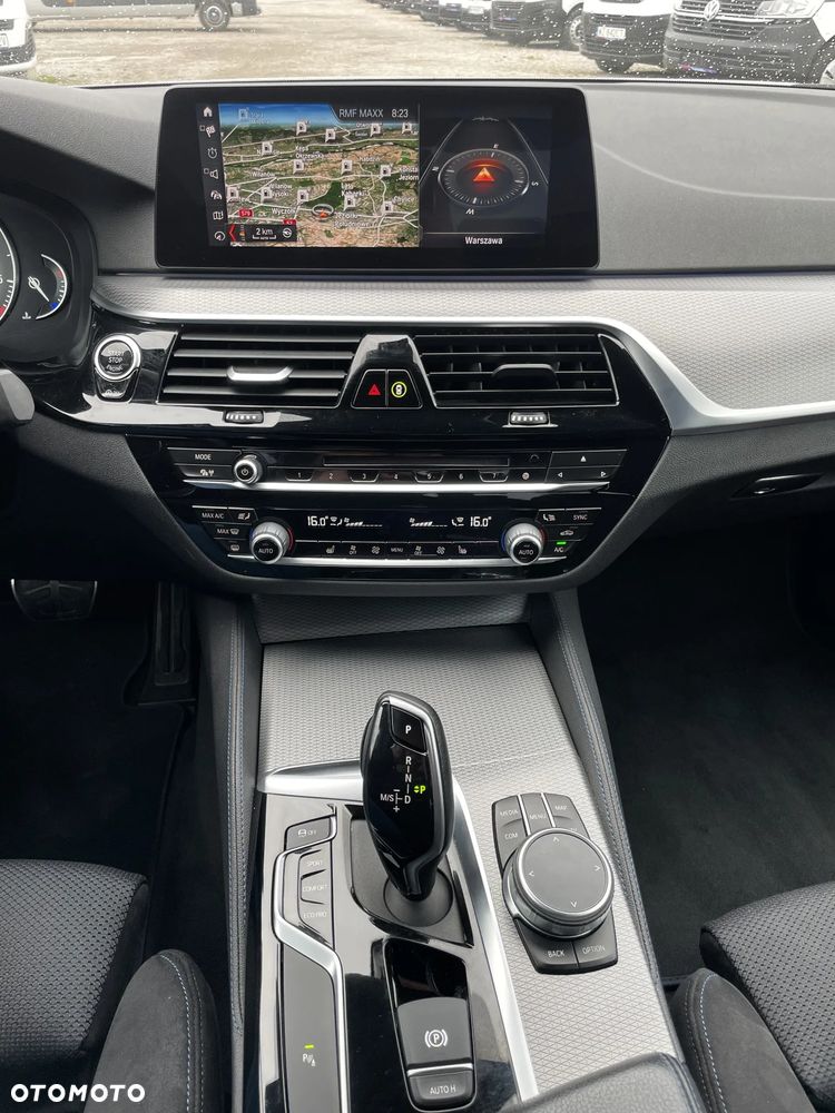 BMW Seria 5 520d xDrive - 10