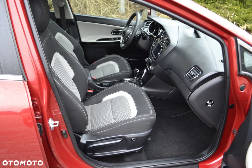 Kia Ceed 1.6 GDI L DCT - 23