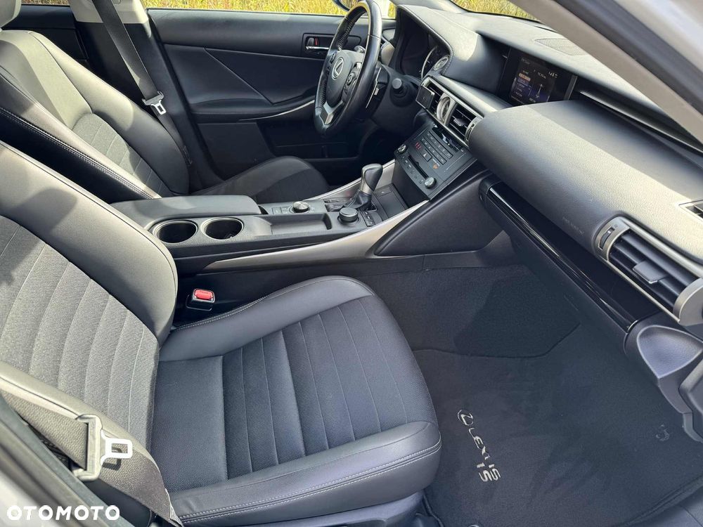 Lexus IS 200t Elite - 11