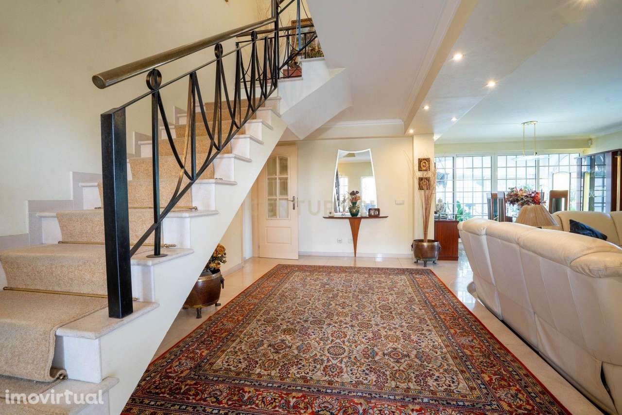 Luxuosa Moradia T4 em Lousã, Coimbra - 420m² de Conforto - Grande imagem: 2/49