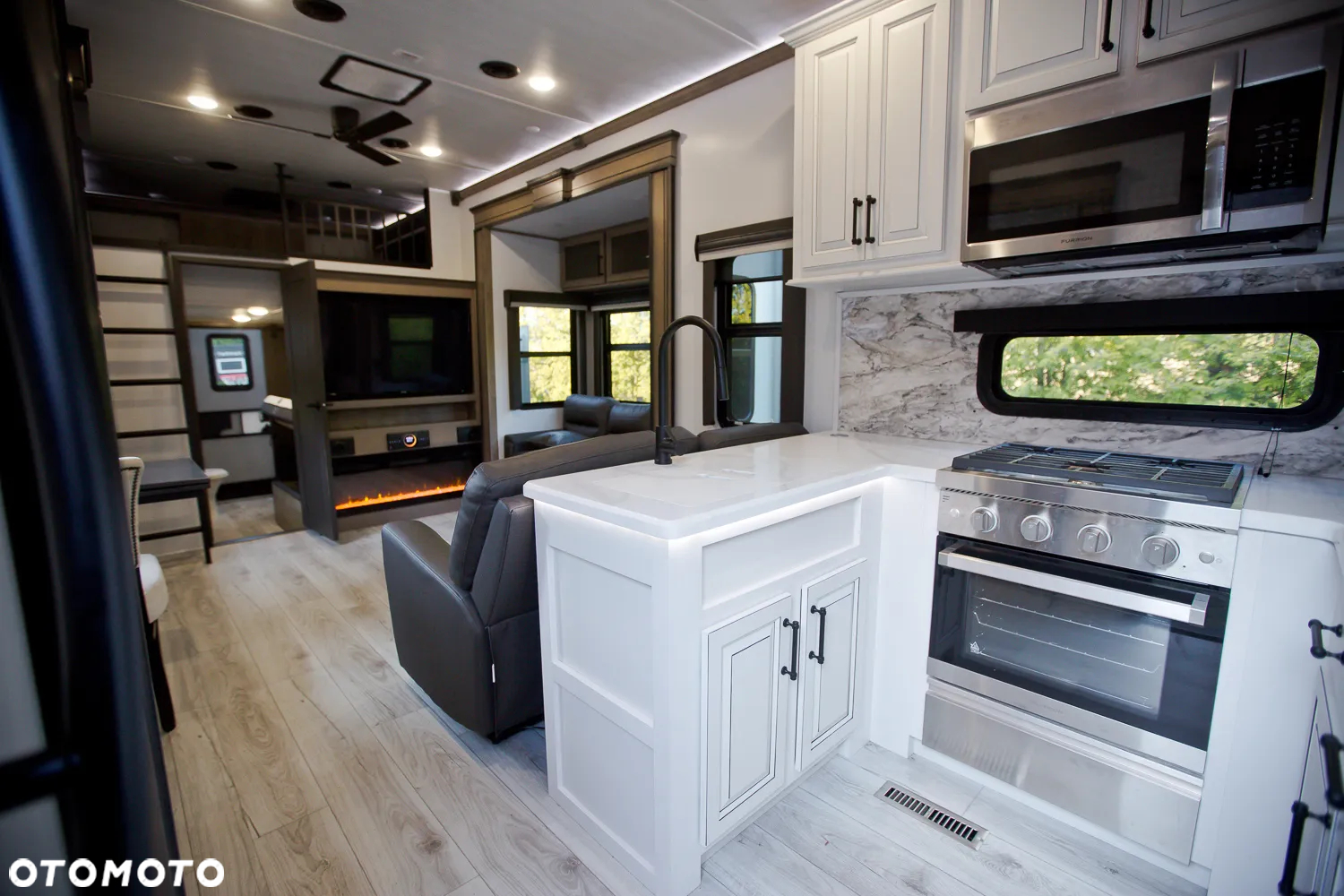 Inny Keystone Montana 3915TB - 13