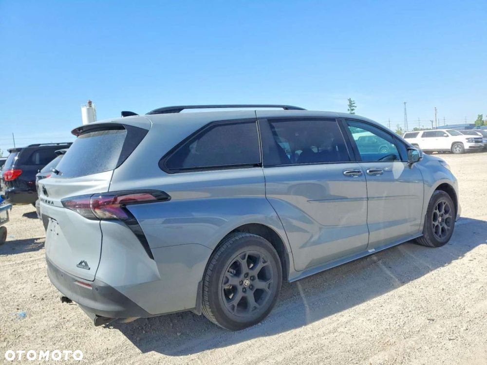 Toyota Sienna - 3
