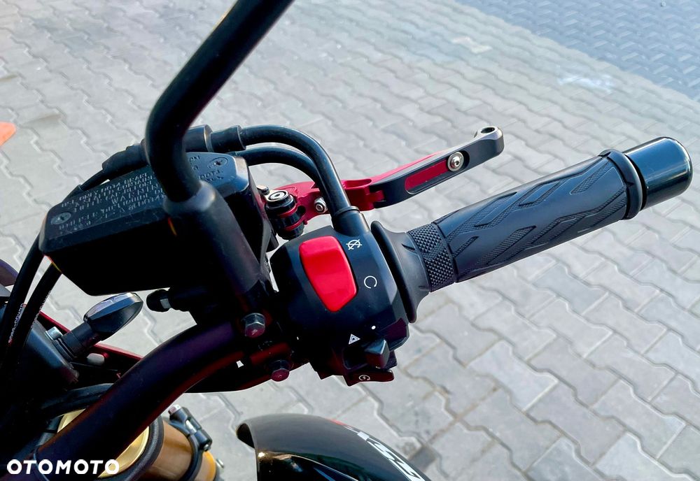 Suzuki GSX - 17