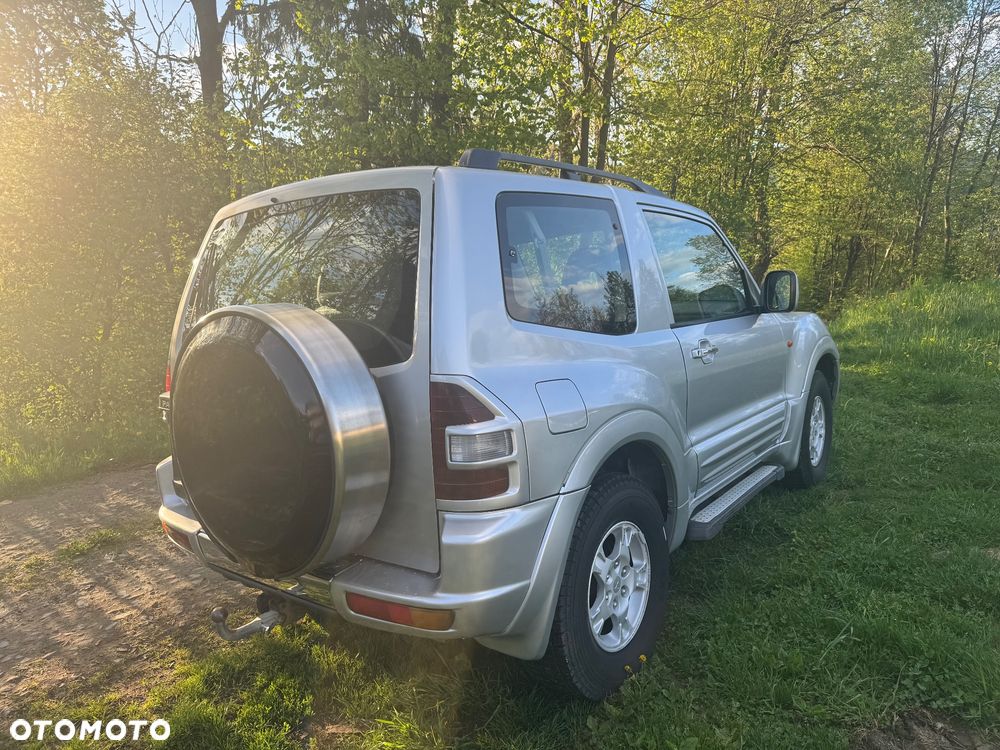 Mitsubishi Pajero - 13