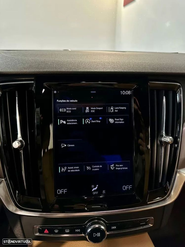 Volvo V90 2.0 D4 Momentum Geartronic - 24