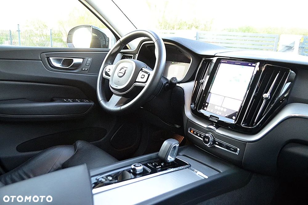 Volvo XC 60 B4 D Plus Dark - 16