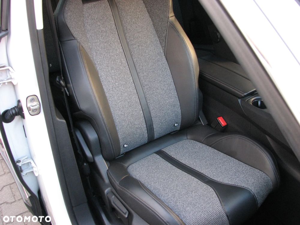 Peugeot 3008 BlueHDi 130 Stop & Start EAT8 Allure Pack - 29