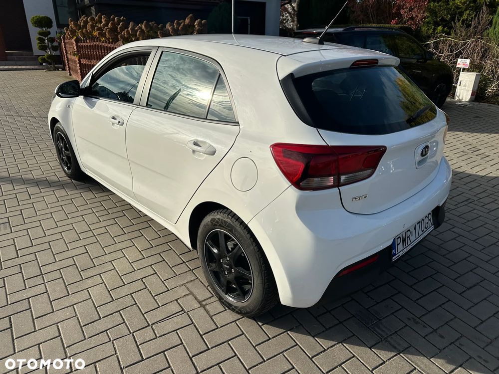 Kia Rio - 4