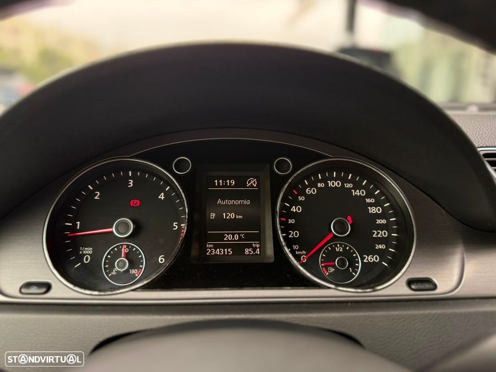 VW Passat Variant 1.6 TDI BlueMotion - 25