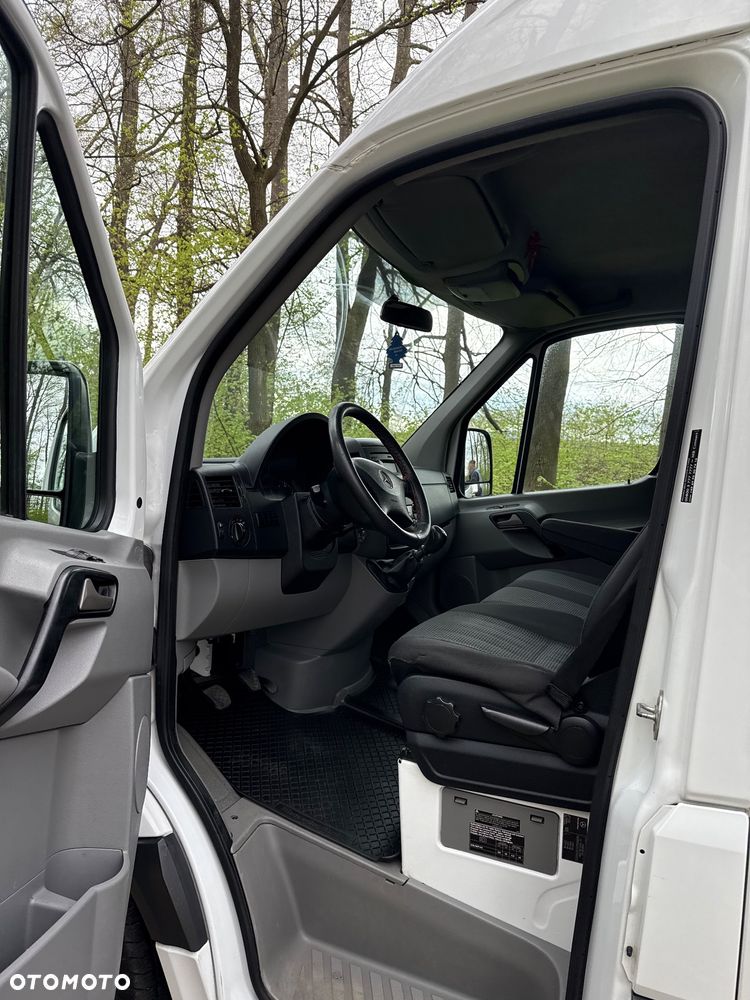 Mercedes-Benz Sprinter - 14