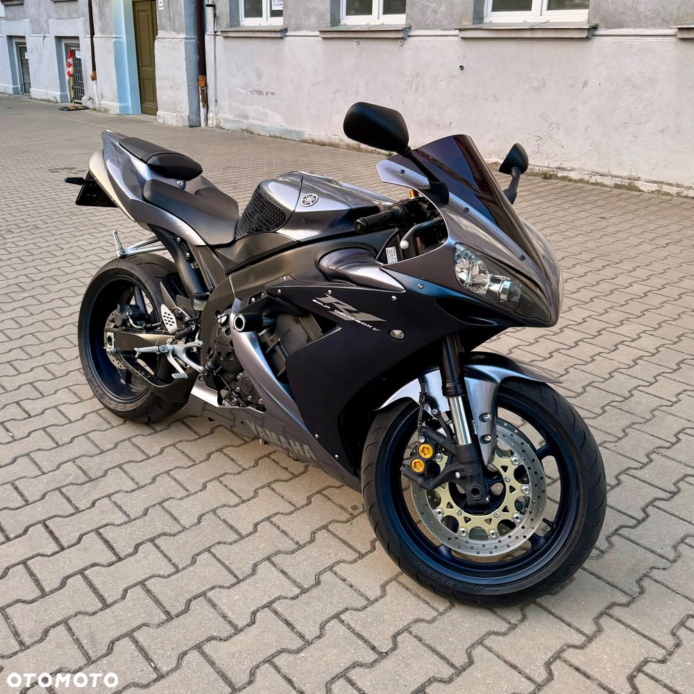 Yamaha R1 - 1