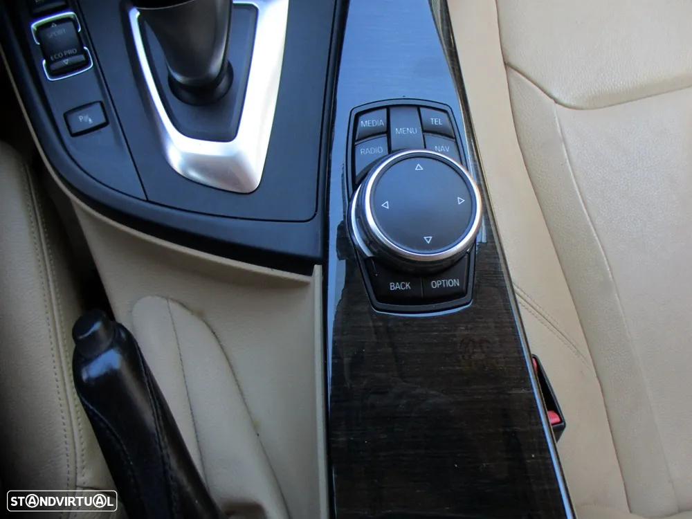 BMW 318 d Auto Exclusive - 27