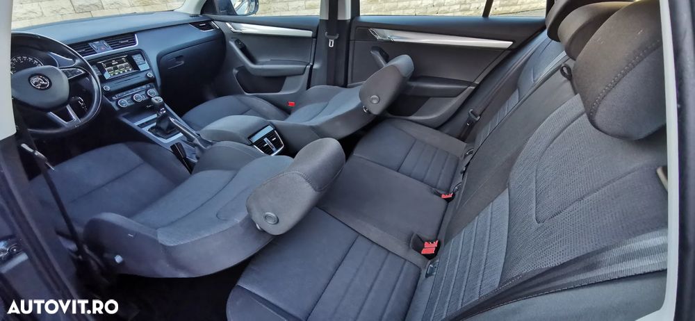 Skoda Octavia 1.6 TDI (Green tec) 4x4 Style - 6