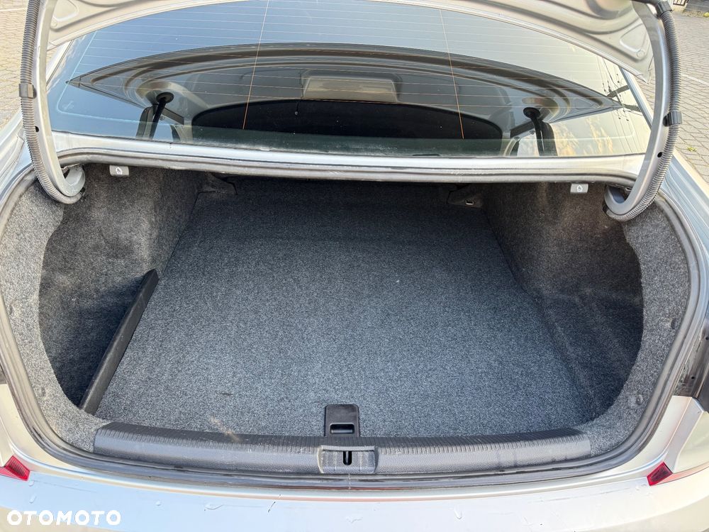 Volkswagen Passat - 14