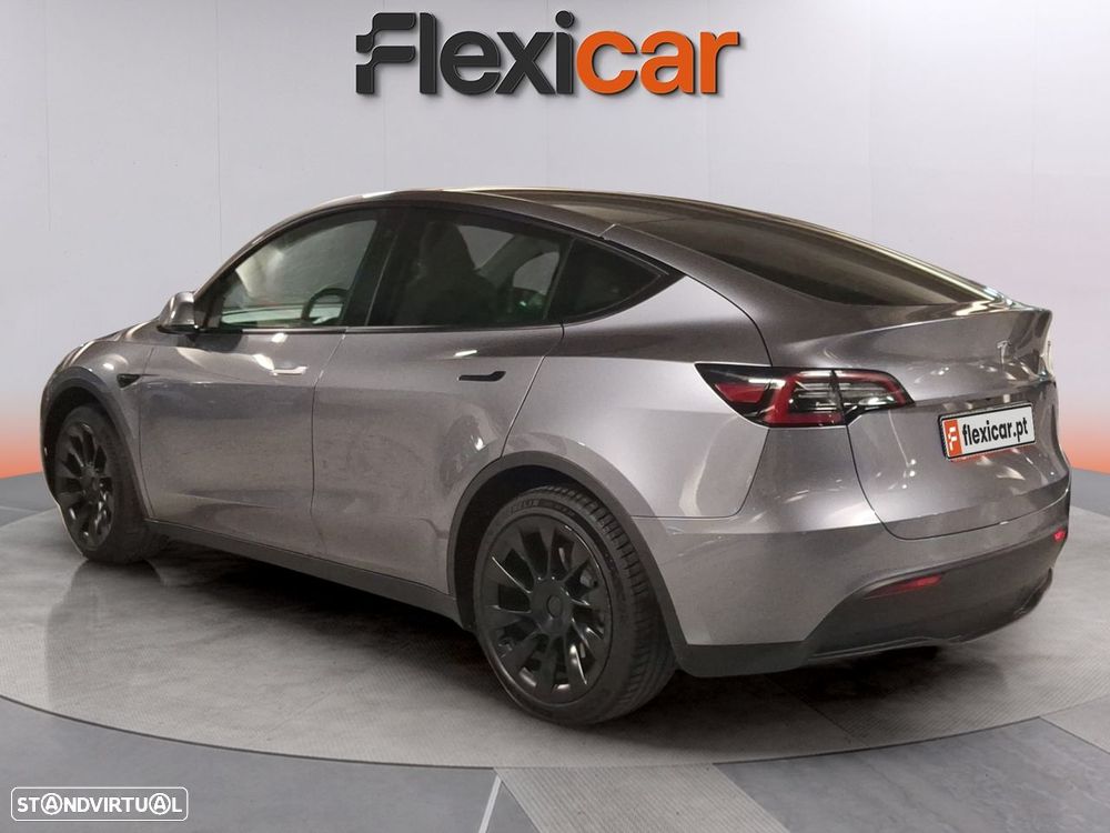 Tesla Model Y Long-Range RWD - 3