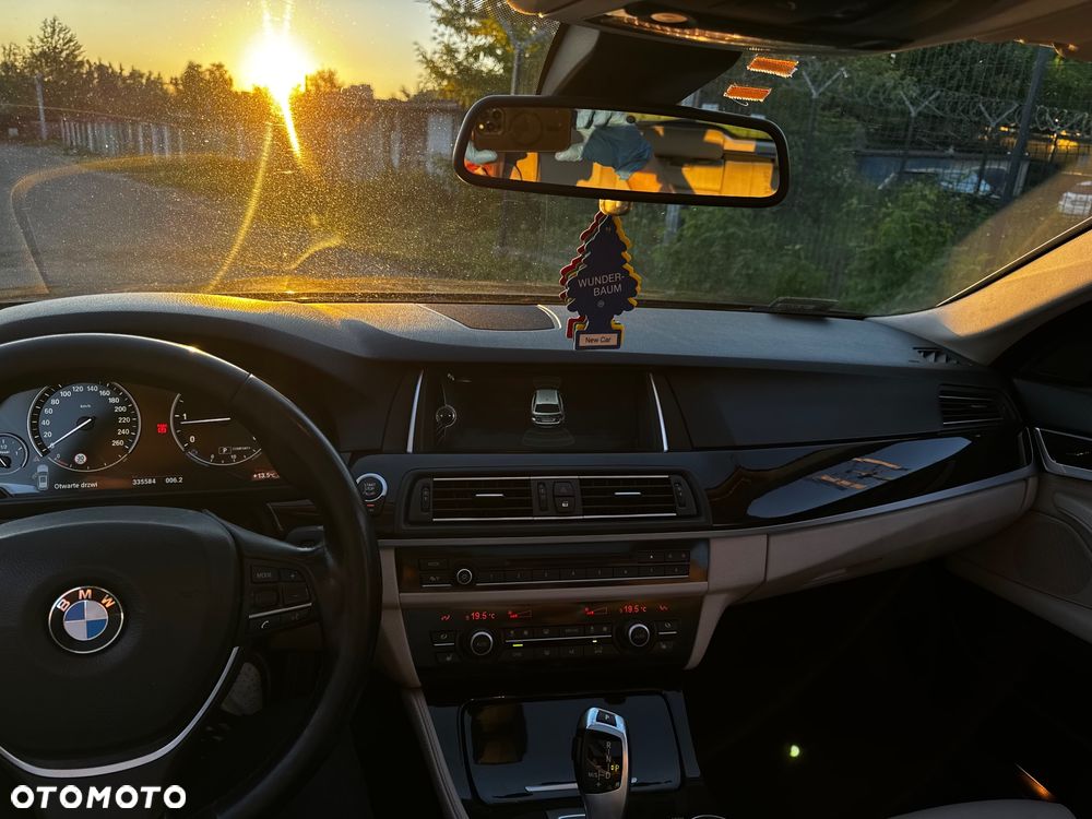 BMW Seria 5 525d xDrive Luxury Line - 7