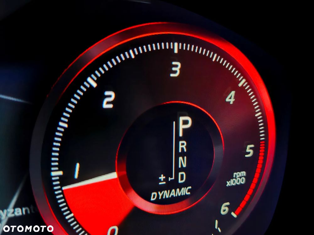 Volvo XC 60 D4 AWD R-Design - 40