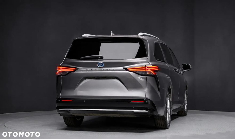 Toyota Sienna - 4