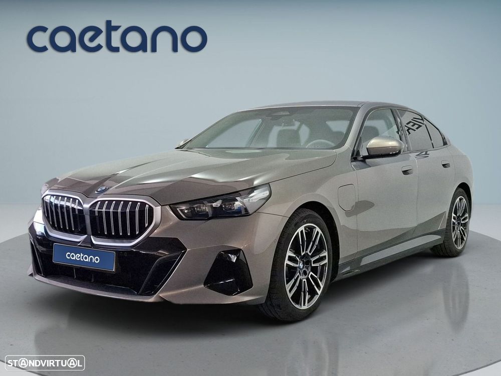 BMW 530 e Pack Desportivo M - 1