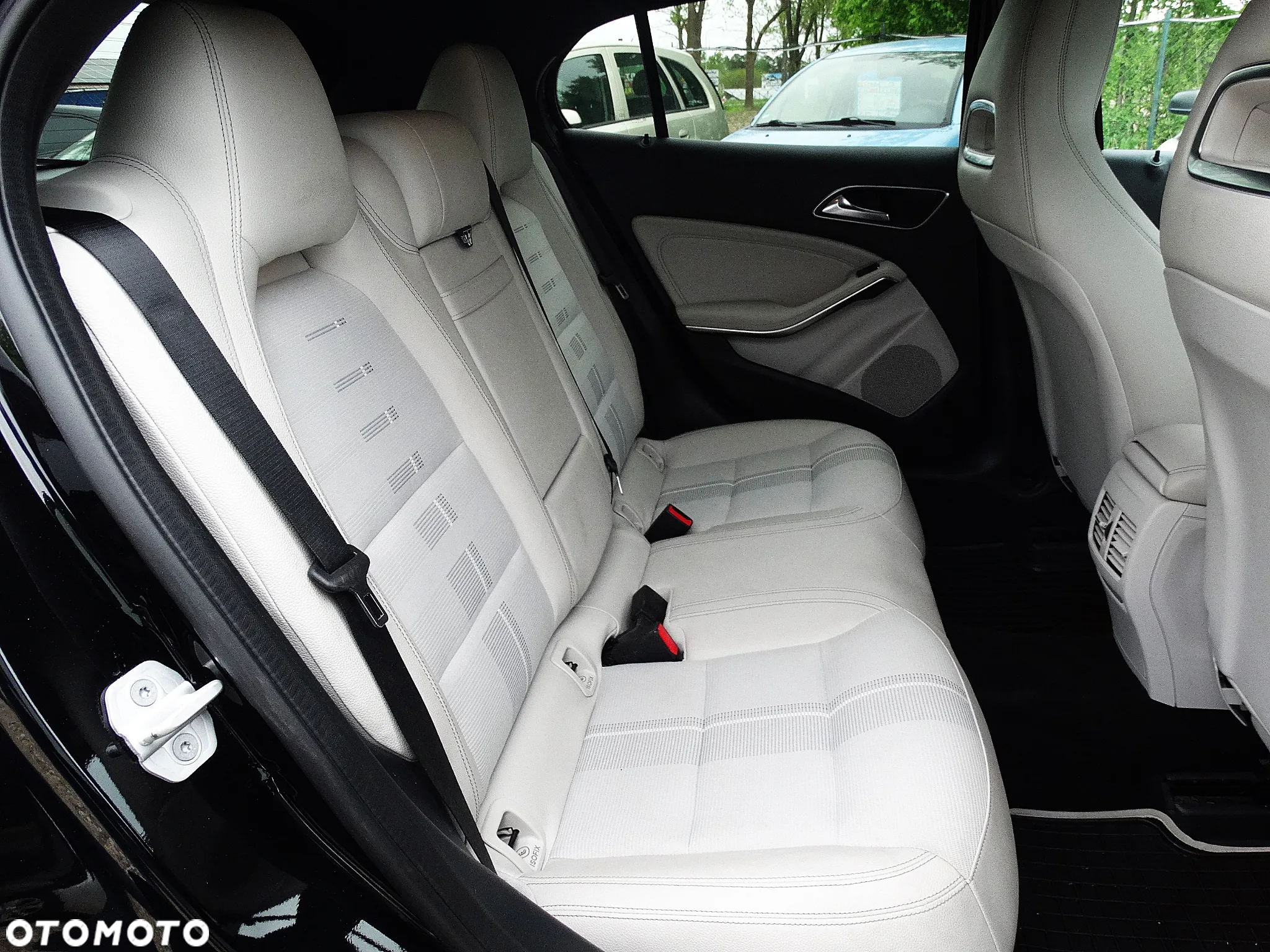 Mercedes-Benz GLA 200 7G-DCT Urban - 33