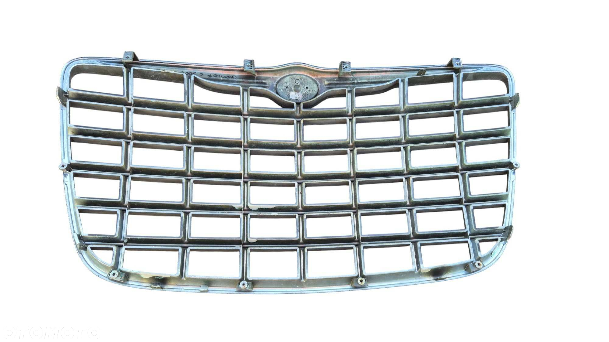 Atrapa Grill Chrysler 300C - 2