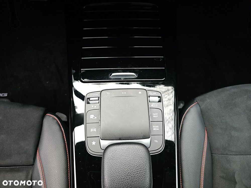 Mercedes-Benz CLA - 23