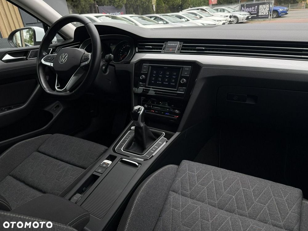 Volkswagen Passat - 16