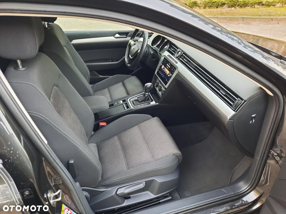 Volkswagen Passat - 16