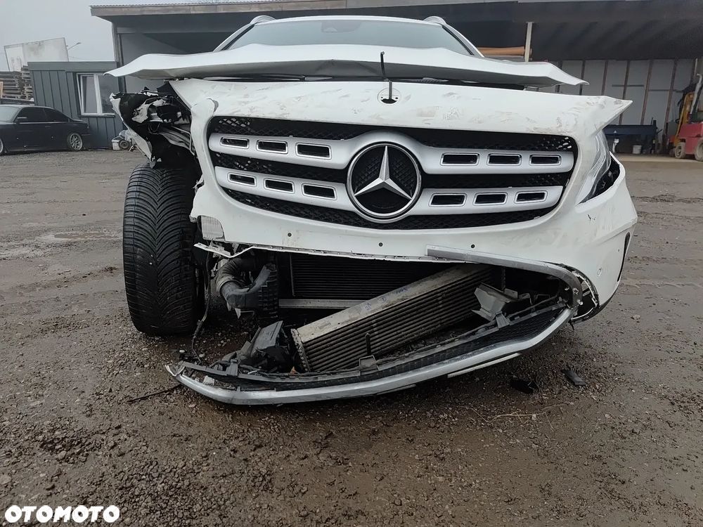 Mercedes-Benz GLA - 7