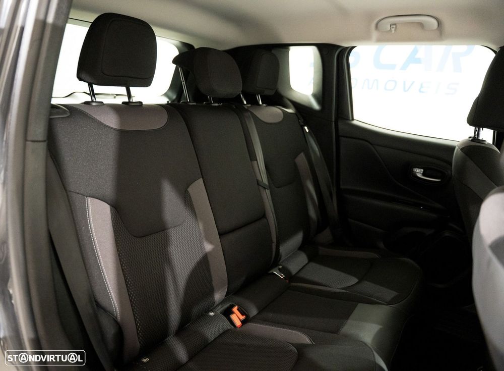 Jeep Renegade 1.0 T Limited - 12