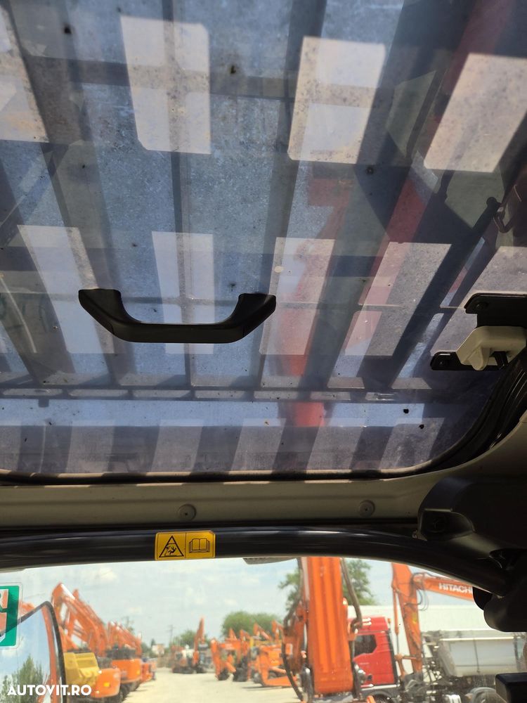 Hitachi ZX210LC-6, 23 tone, cupa NOUA 1,3mc, 2018, 7.784h, CUPLA rapida OIL QUICK, cupa ingusta, inst picon si rotire pe brate, 3 camere, lant 90% ok, consum mediu 9l/h, FULL OPTION, STARE FOARTE BUNA, posibilitate leasing 3 ani-PROMOTIE 83.900 EUR+Tva - 37